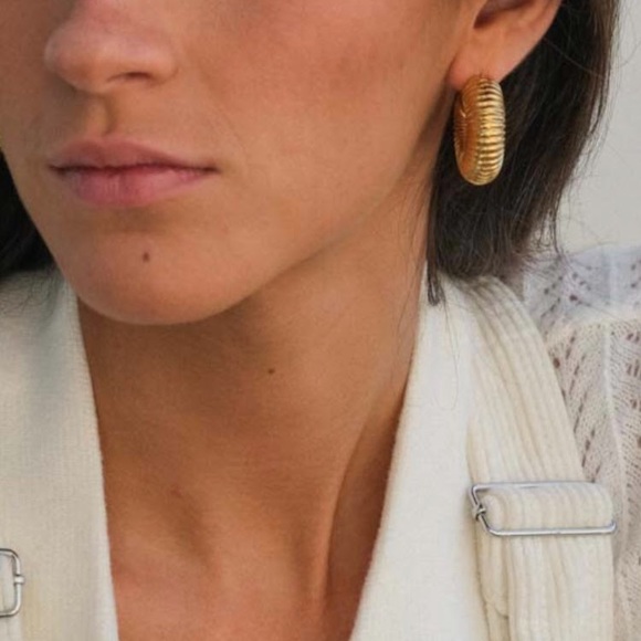 🔵𝟲𝟱%𝗢𝗙𝗙 𝗯𝘂𝗻𝗱𝗹𝗲𝘀 𝟯+🔵 NEW Ribbed Chunky Acrylic Hoop Earrings - Picture 4 of 11